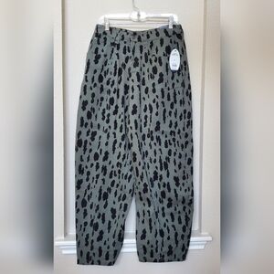 Scoop Olive Green Mid Rise Barrel Stretch Bull Denim with Leopard Print. Size 6